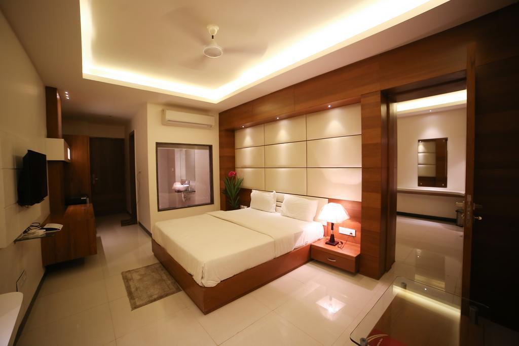 Meghdoot Hotel & Resort Ujjain Exterior photo