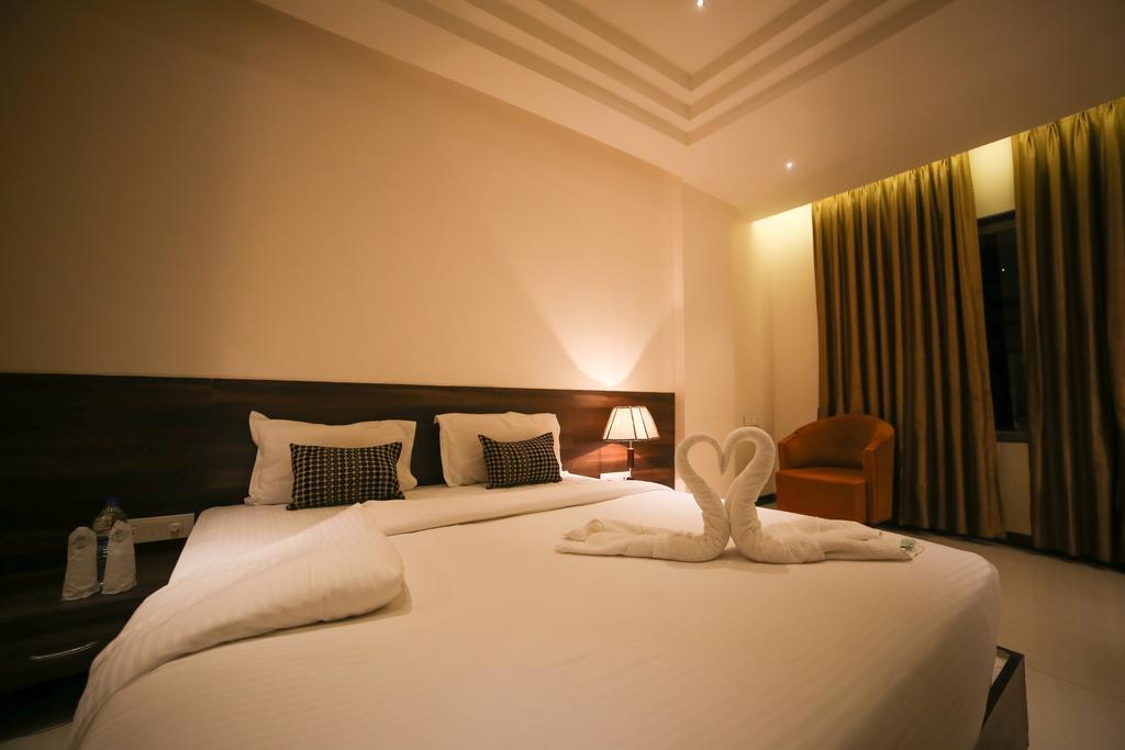Meghdoot Hotel & Resort Ujjain Exterior photo